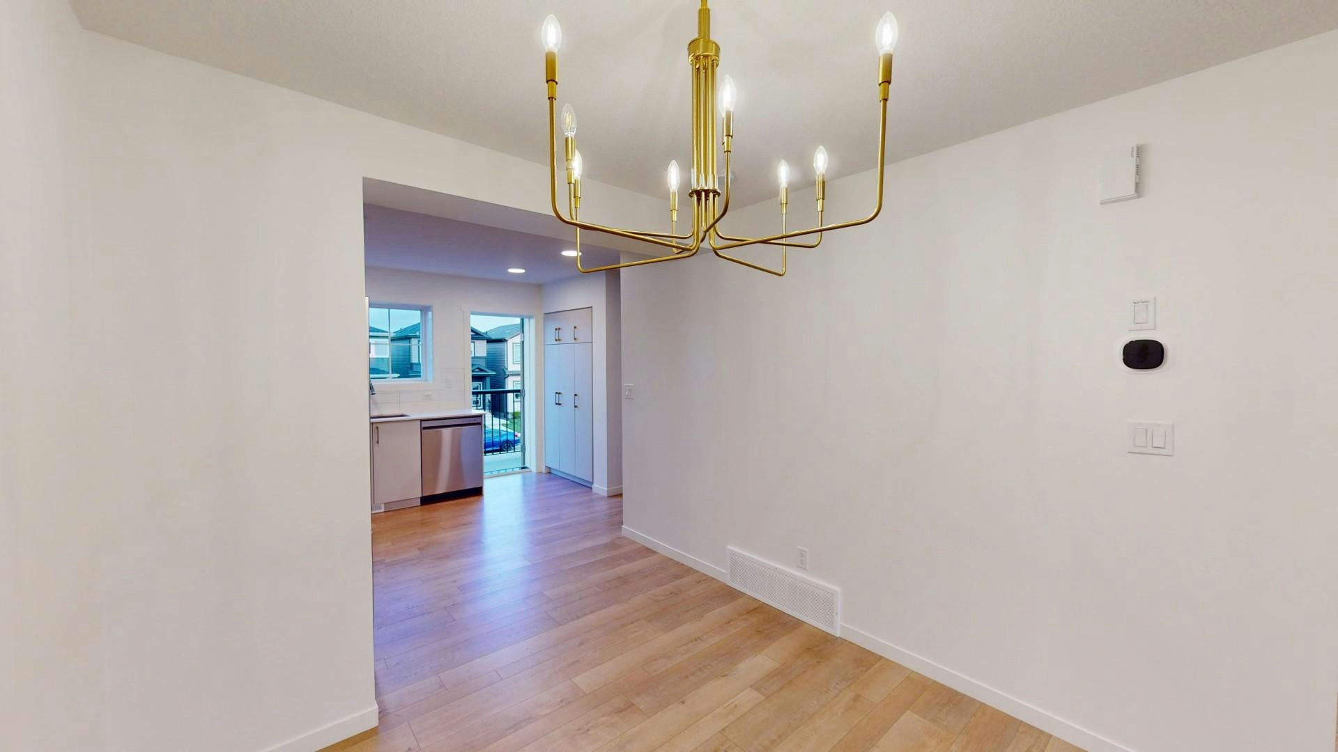 7032 Rosenthal Drive Northwest, Edmonton, AB, T5T 7L4 - 5