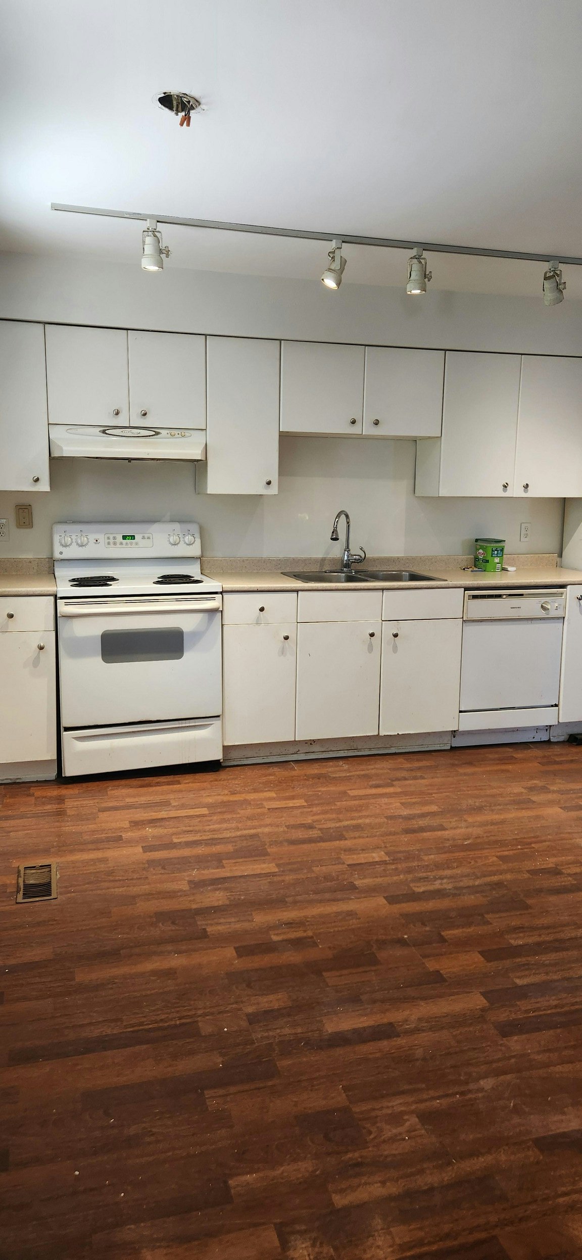 2-110 Wilson Street West, Hamilton, ON, L9G 1N3 - 4