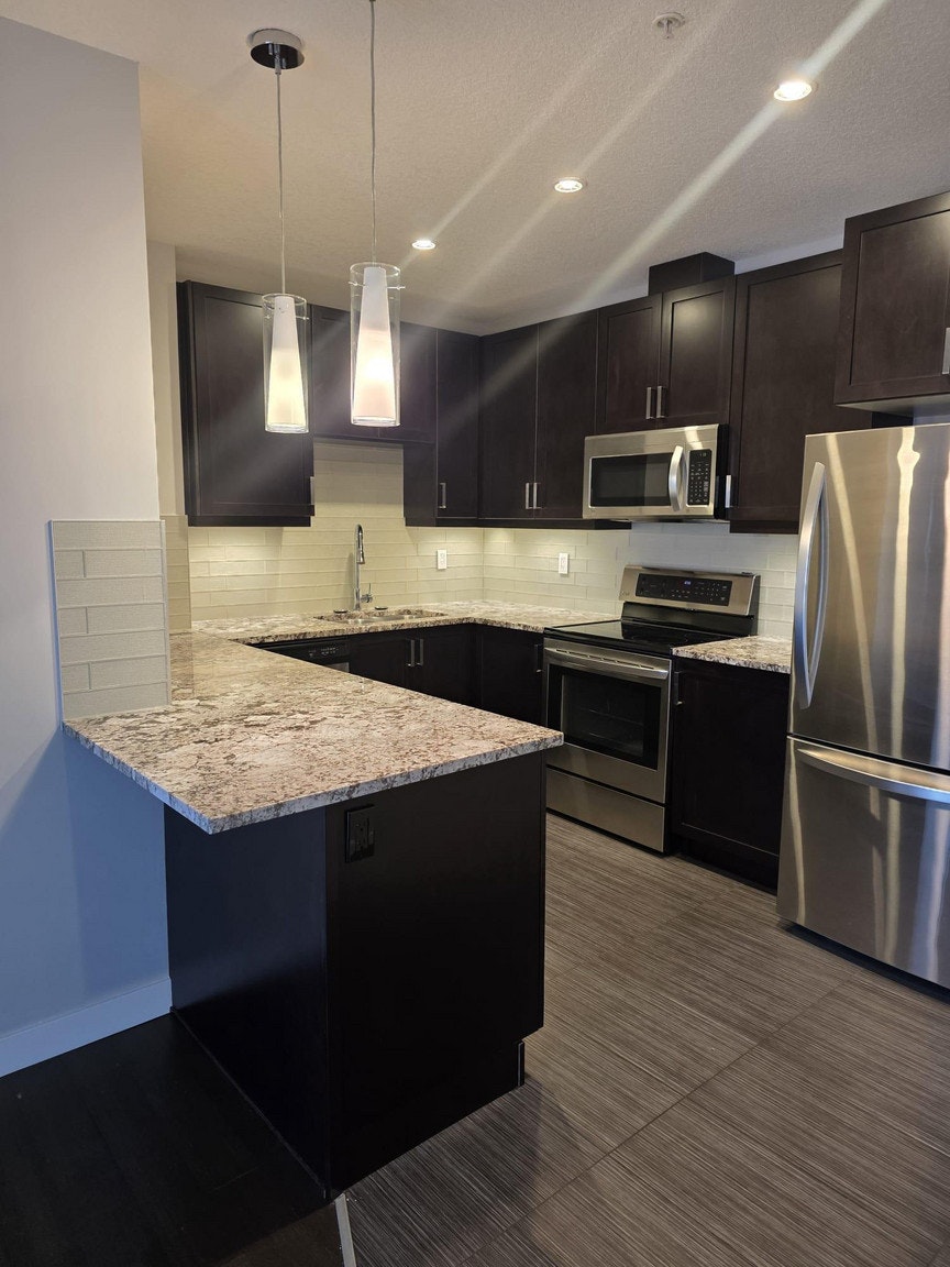 10238 103 Street Northwest, Edmonton, AB, T5J 0Y8 - 4