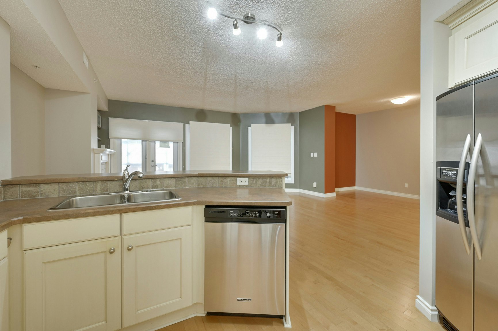 305-10108 125 Street Northwest, Edmonton, AB, T5N 4B6 - 18