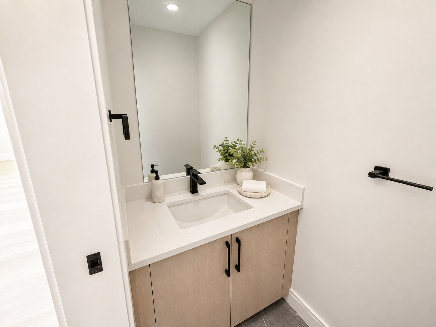 103-2236 24 Avenue Northwest, Calgary, AB, T2M 1Z7 - 9