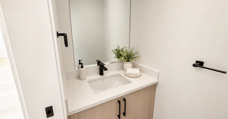 201R-2236 24 Avenue Northwest, Calgary, AB, T2M 1Z7 - 6