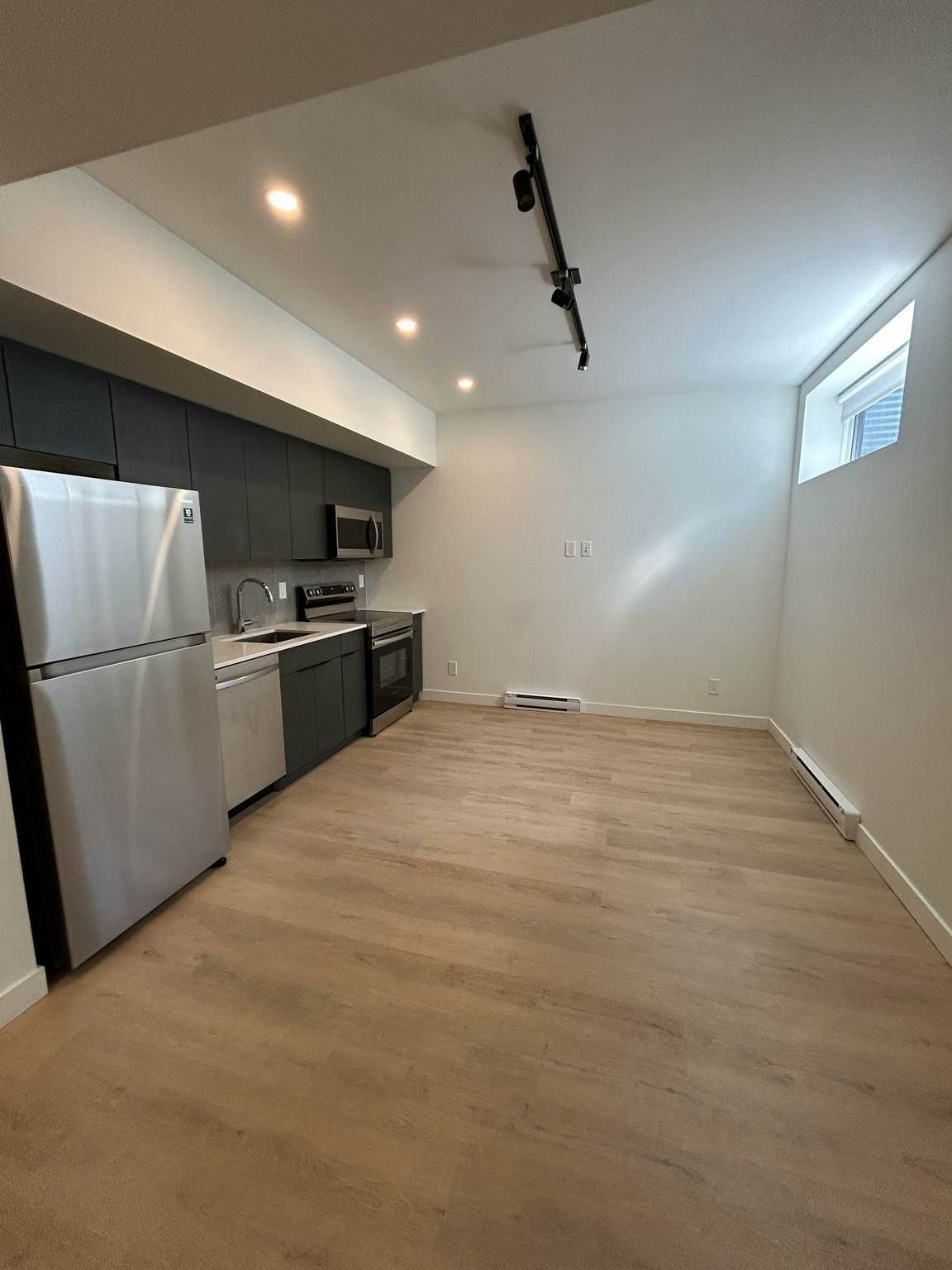 2202R-2202 49 Avenue Southwest, Calgary, AB, T2T 2V7