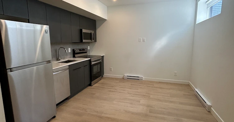 2202R-2202 49 Avenue Southwest, Calgary, AB, T2T 2V7