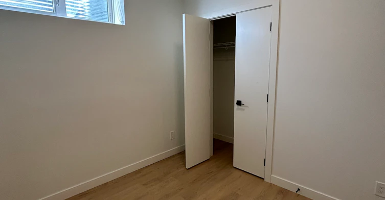 2202R-2202 49 Avenue Southwest, Calgary, AB, T2T 2V7 - 2