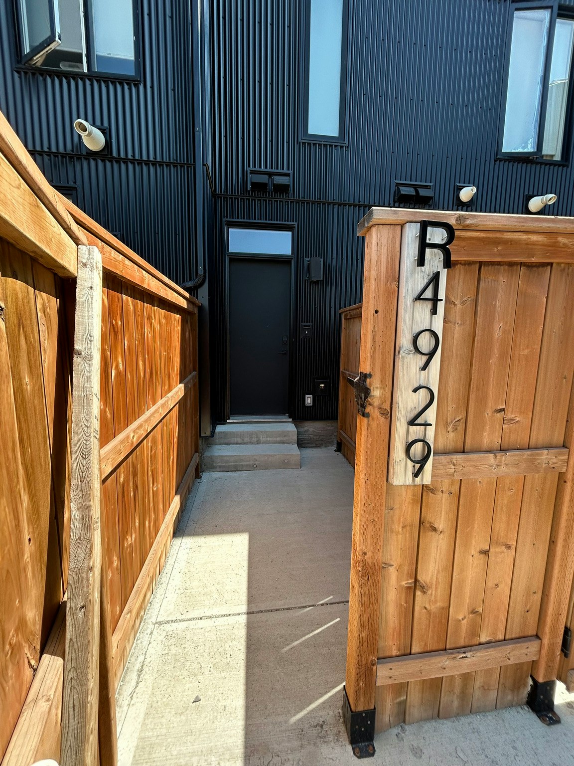 4929R-2202 49 Avenue Southwest, Calgary, AB, T2T 2V7