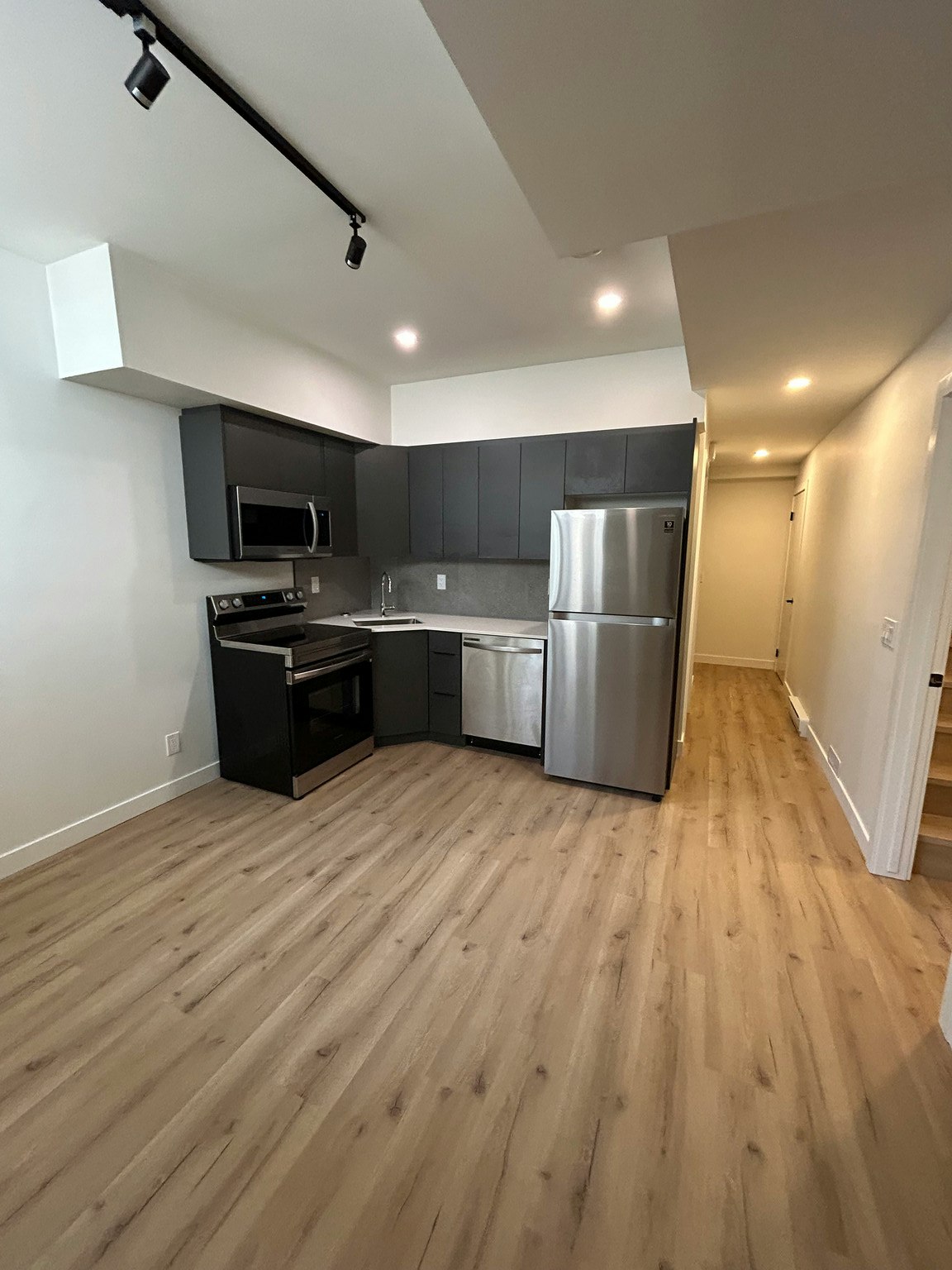 4929R-2202 49 Avenue Southwest, Calgary, AB, T2T 2V7 - 3