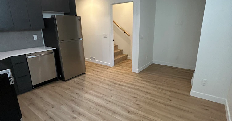 4929R-2202 49 Avenue Southwest, Calgary, AB, T2T 2V7 - 4