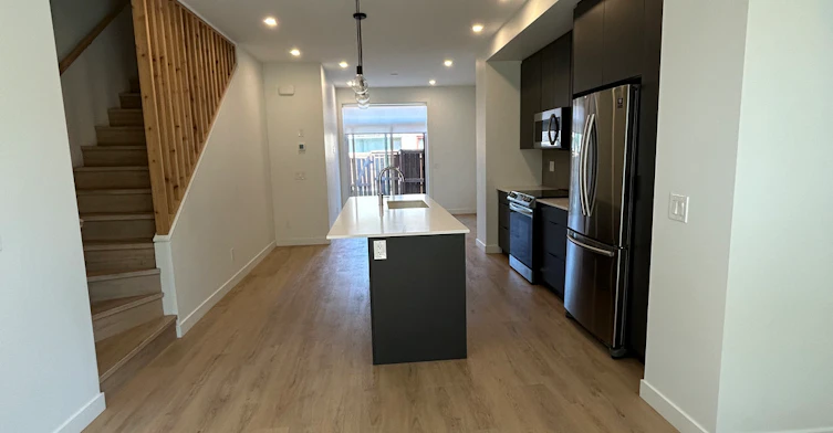 2206-2202 49 Avenue Southwest, Calgary, AB, T2T 2V7 - 3