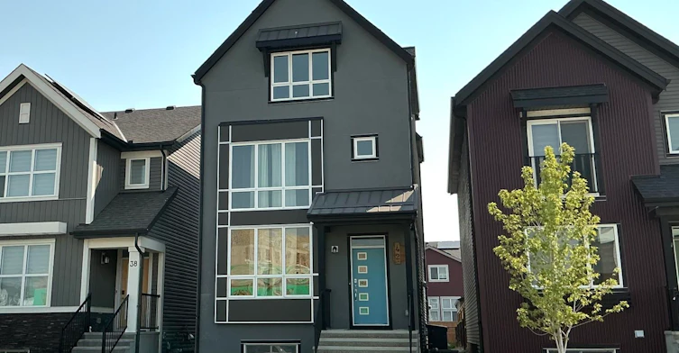 42A Heirloom Manor Se, Calgary, AB, T3S 0H2