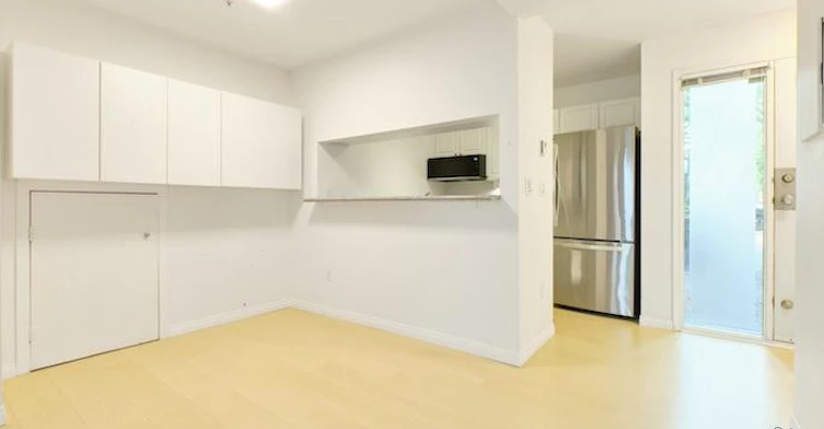 2621 Quebec Street, Vancouver, BC, V5T 3A6 - 3