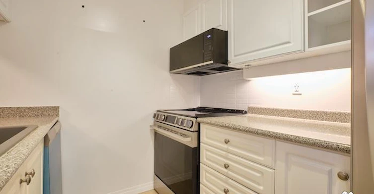 2621 Quebec Street, Vancouver, BC, V5T 3A6 - 9