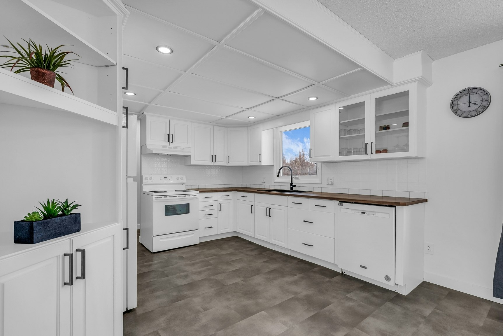 242 Carleton Drive, Saskatoon, SK, S7H 4C1