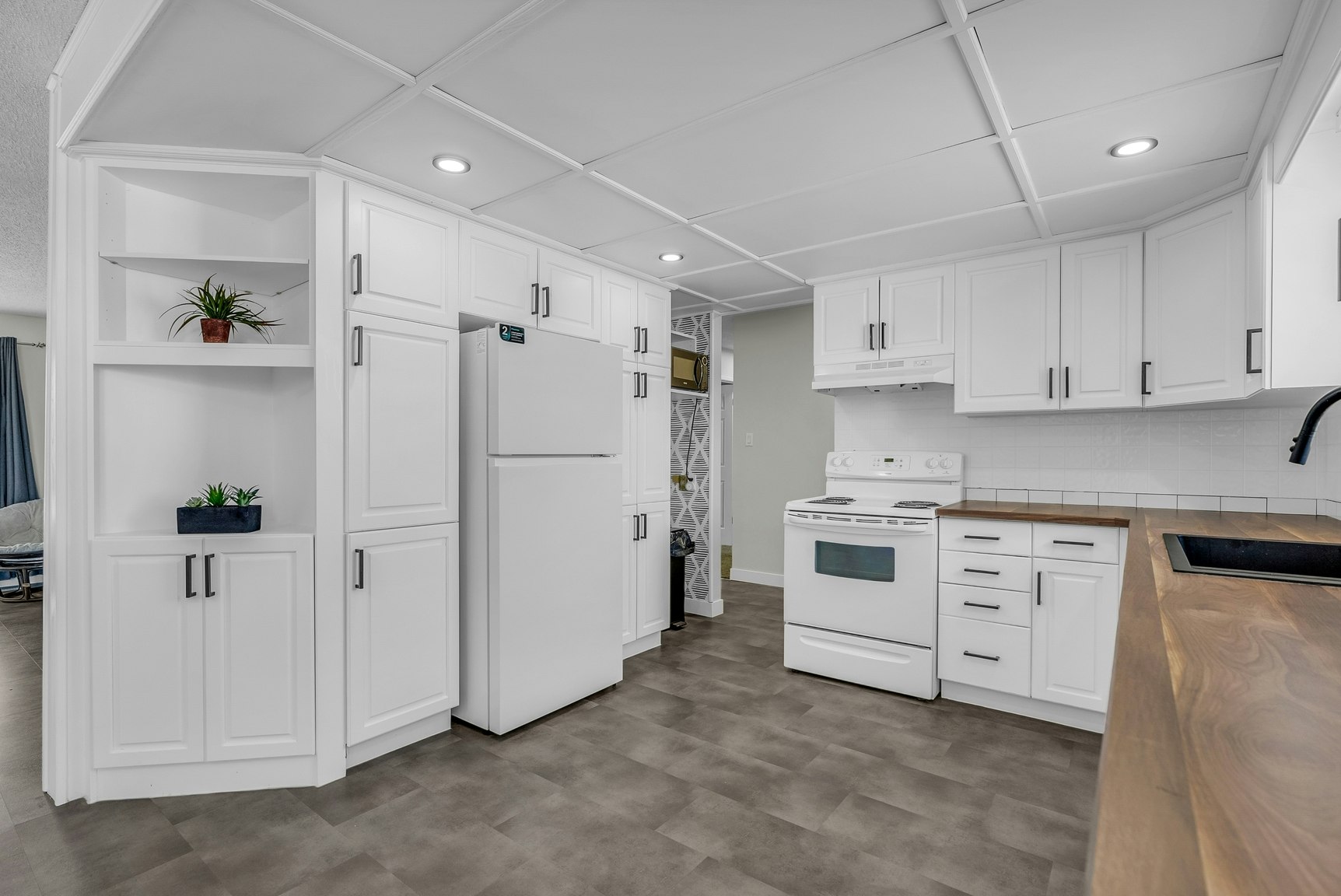 242 Carleton Drive, Saskatoon, SK, S7H 4C1 - 2