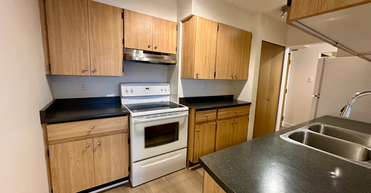 1105-9521 Cardston Court, Burnaby, BC, V3N 4R8 - 7