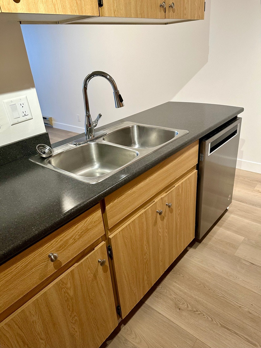 1105-9521 Cardston Court, Burnaby, BC, V3N 4R8 - 8