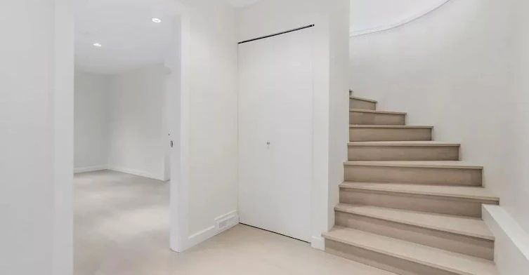 UPPER-2680 Trinity Street, Vancouver, BC, V5K 1E4 - 2