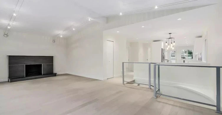 UPPER-2680 Trinity Street, Vancouver, BC, V5K 1E4 - 3