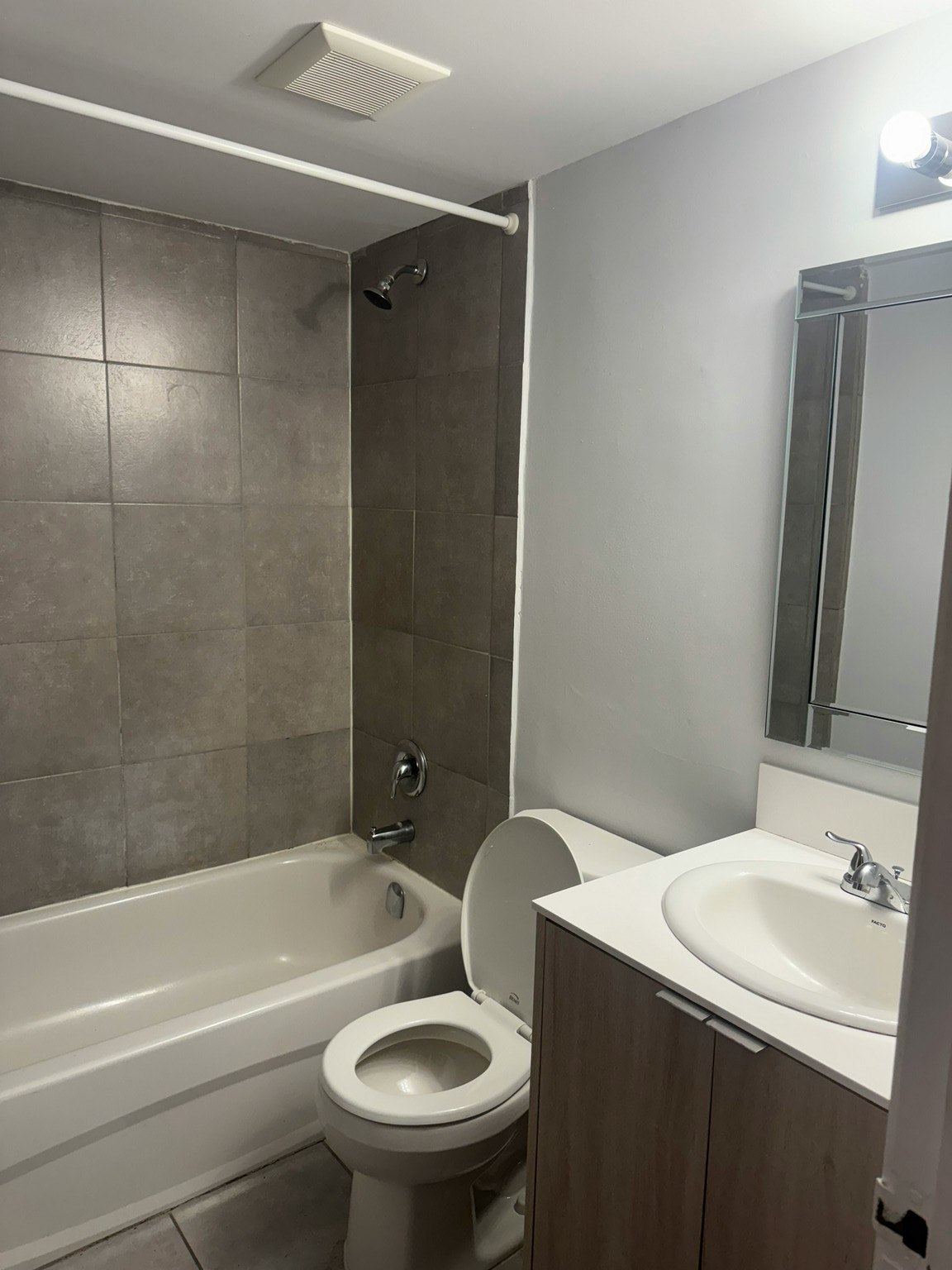 404 East 8th Avenue, Vancouver, BC, V5T 1S5 - 3