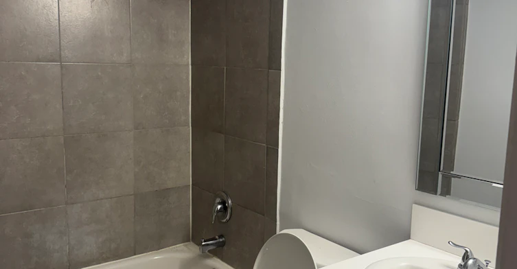 404 East 8th Avenue, Vancouver, BC, V5T 1S5 - 3