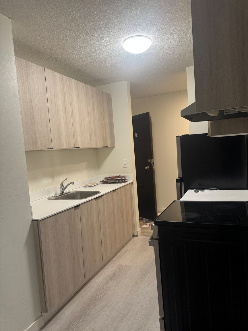 404 East 8th Avenue, Vancouver, BC, V5T 1S5 - 2