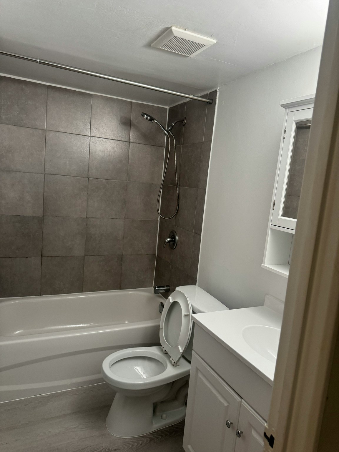 404 East 8th Avenue, Vancouver, BC, V5T 1S5 - 3
