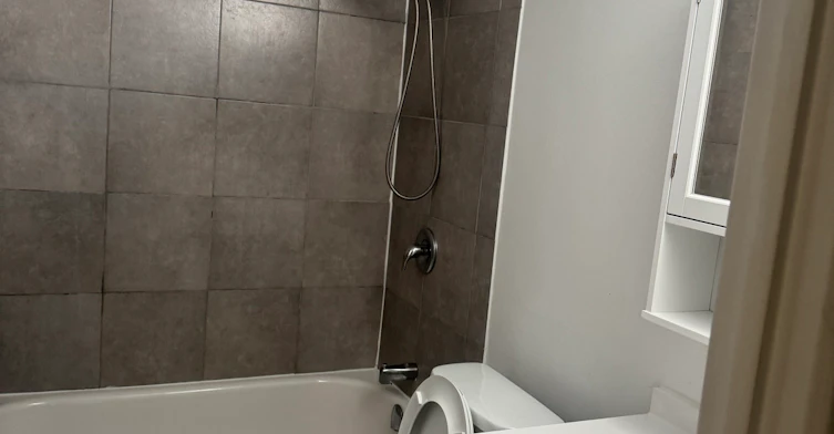 404 East 8th Avenue, Vancouver, BC, V5T 1S5 - 3