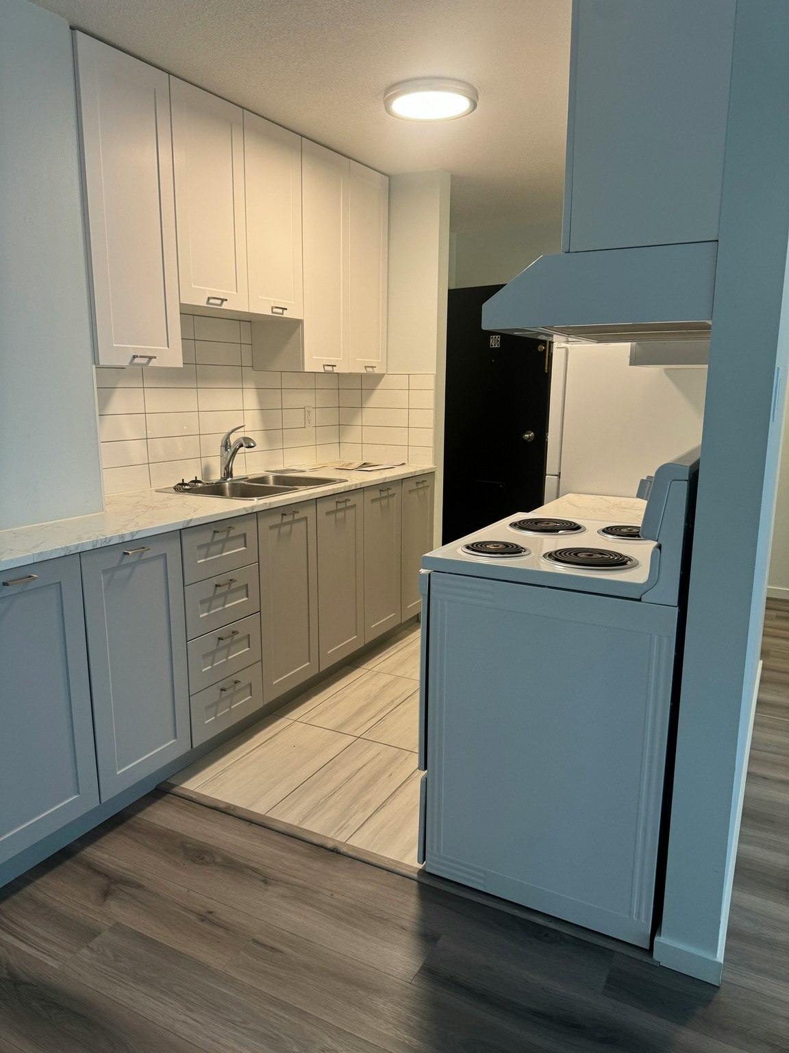 404 East 8th Avenue, Vancouver, BC, V5T 1S5 - 2