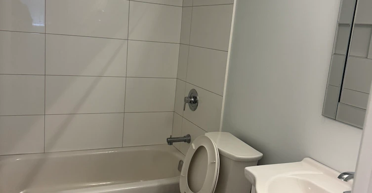 404 East 8th Avenue, Vancouver, BC, V5T 1S5 - 3