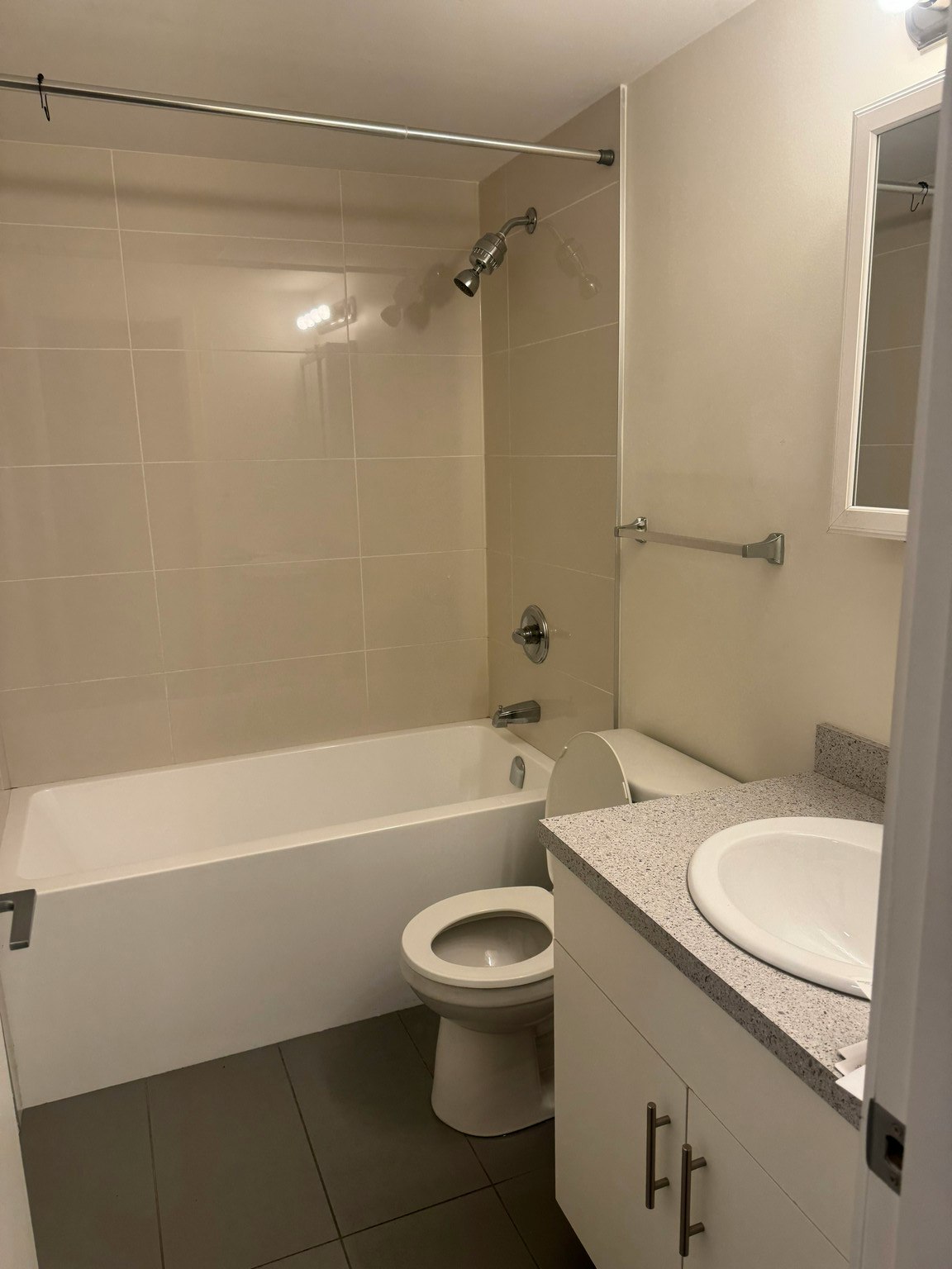 404 East 8th Avenue, Vancouver, BC, V5T 1S5 - 3