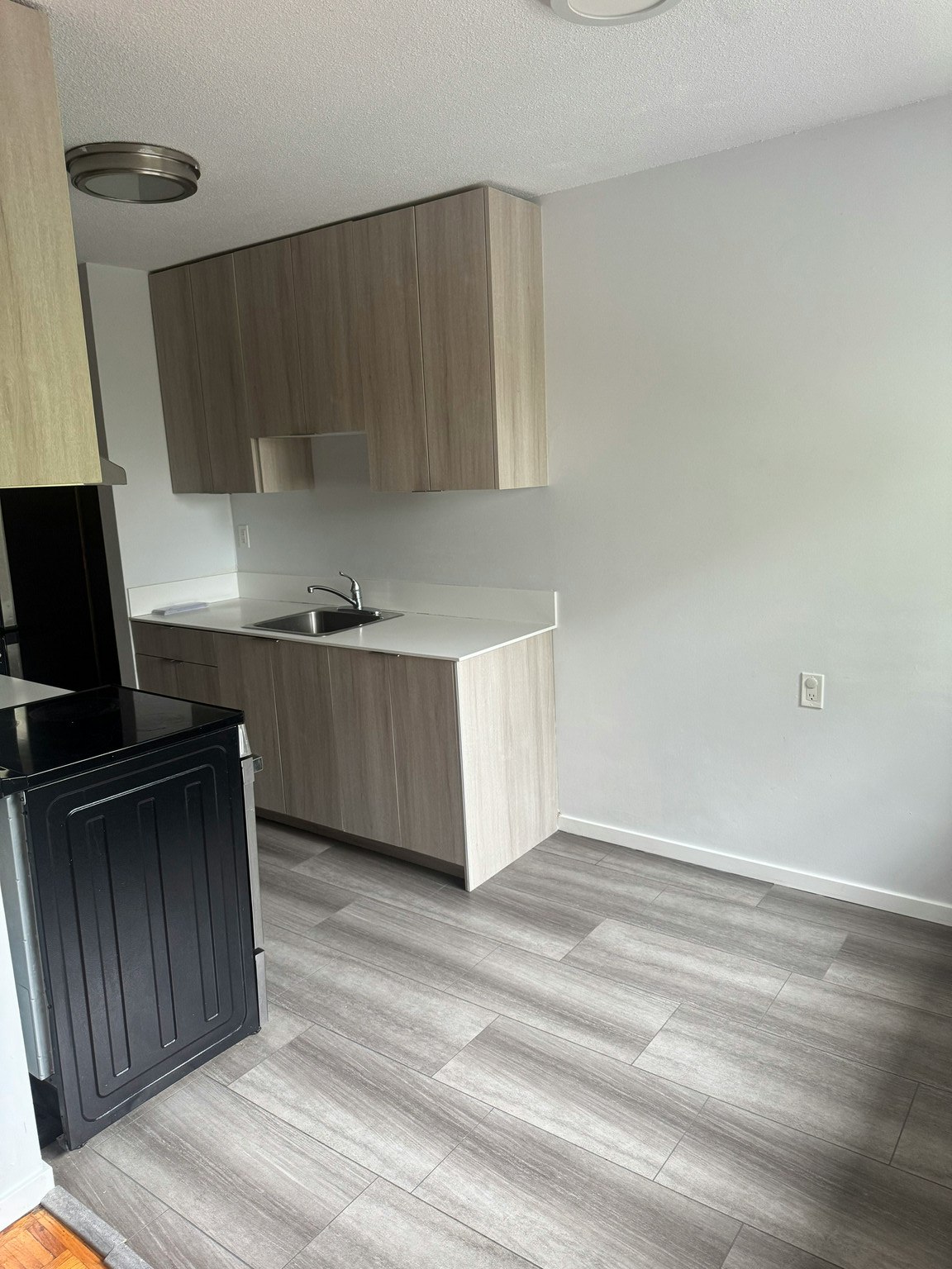404 East 8th Avenue, Vancouver, BC, V5T 1S5 - 2