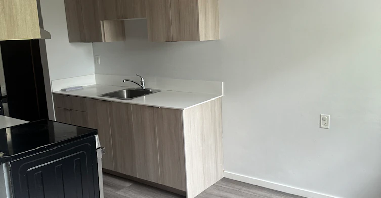 404 East 8th Avenue, Vancouver, BC, V5T 1S5 - 2