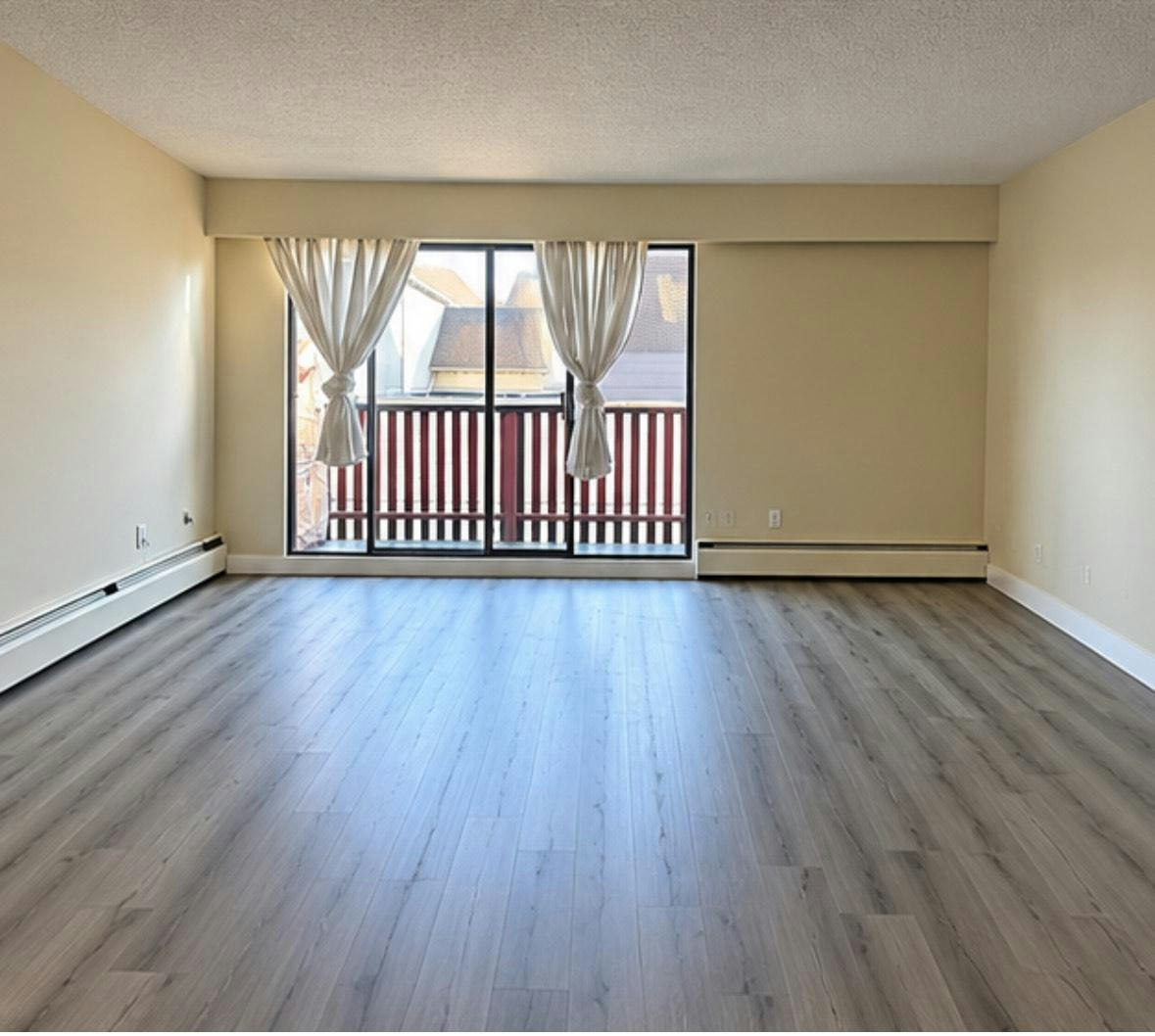 308-404 East 8th Avenue, Vancouver, BC, V5T 1S5
