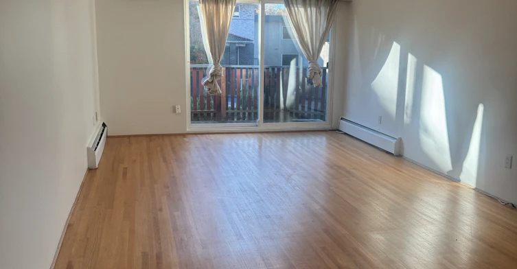 212-404 East 8th Avenue, Vancouver, BC, V5T 1S5