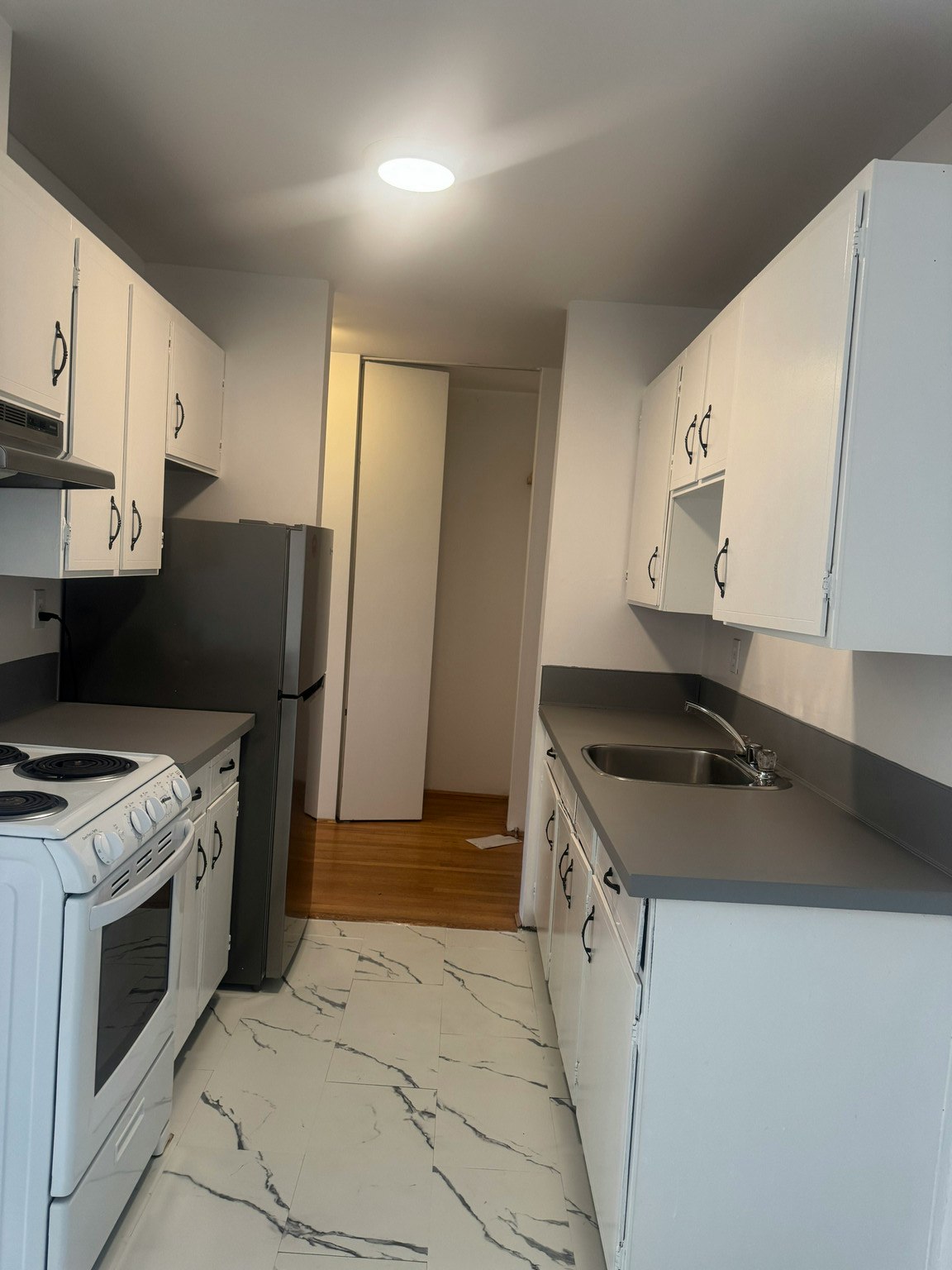212-404 East 8th Avenue, Vancouver, BC, V5T 1S5 - 2