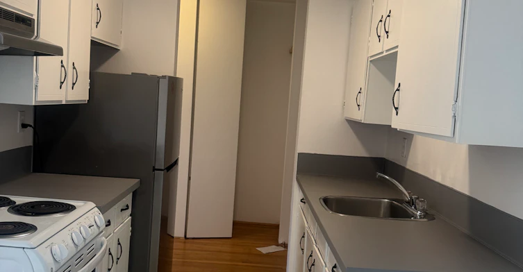 212-404 East 8th Avenue, Vancouver, BC, V5T 1S5 - 2
