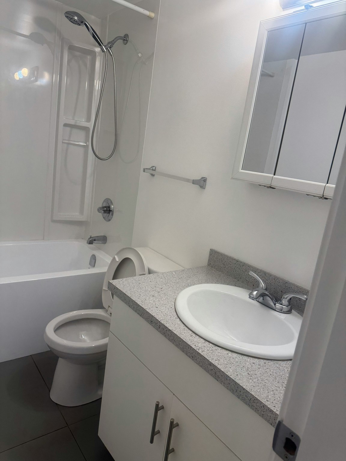 212-404 East 8th Avenue, Vancouver, BC, V5T 1S5 - 4
