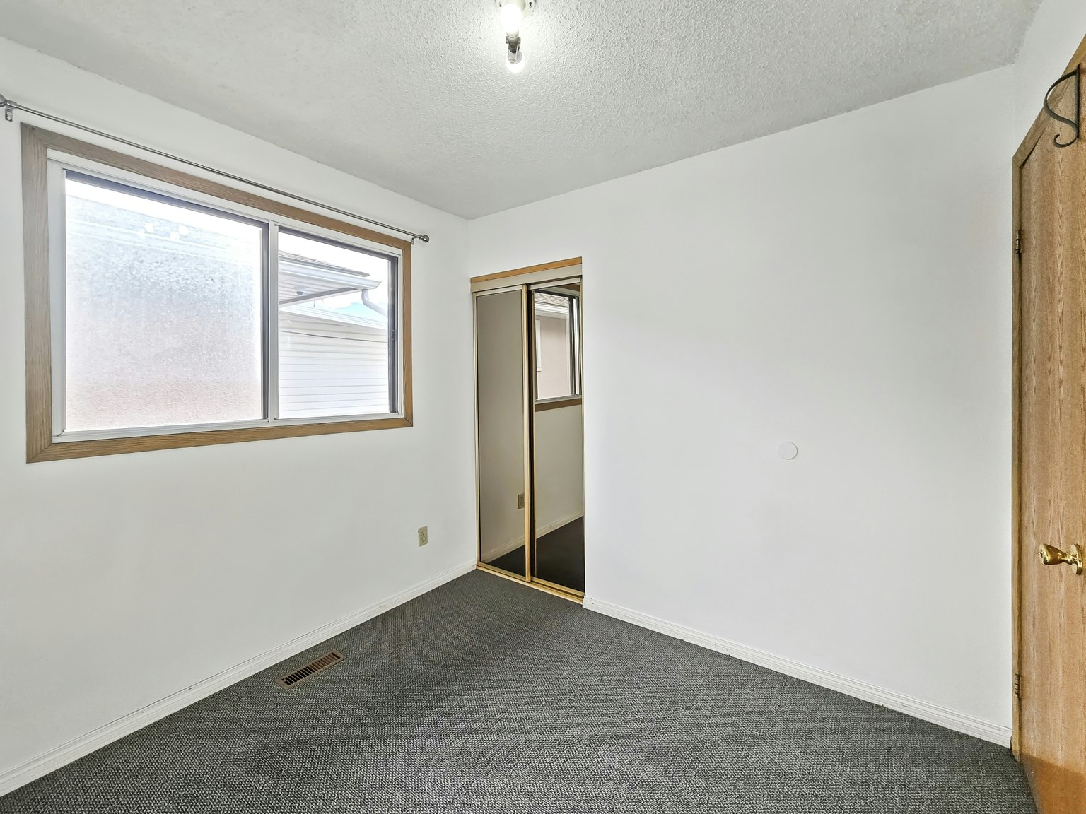 A-1513 36 Street Southeast, Calgary, AB, T2A 1C5 - 9