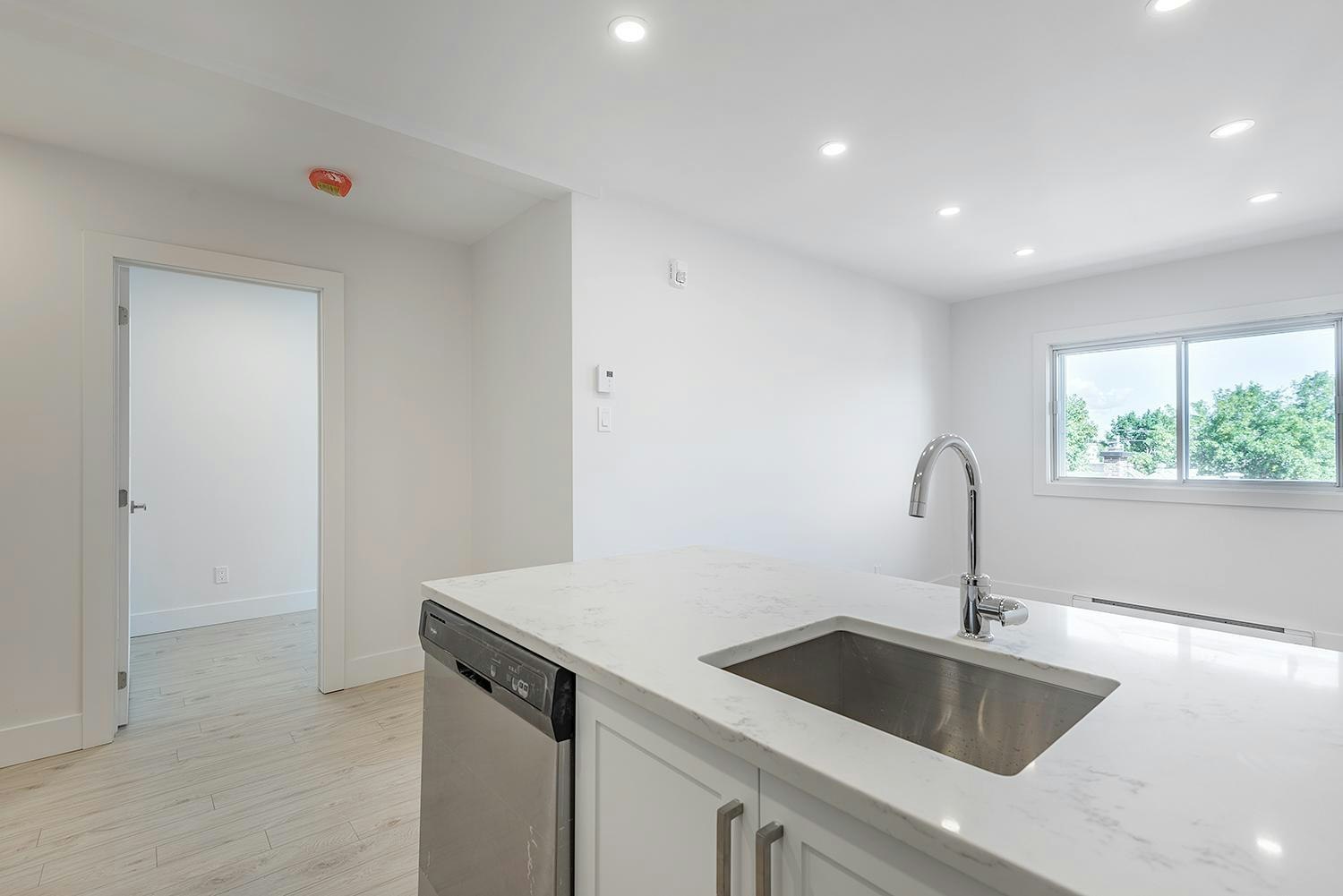 1-6661 Cartier Rue, Montréal, QC, H2G 2V8 - 2