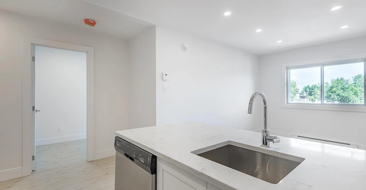 1-6661 Cartier Rue, Montréal, QC, H2G 2V8 - 2