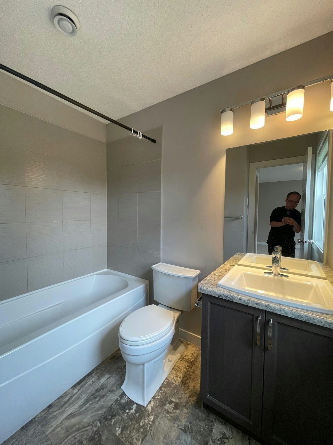 16724 15 Avenue Southwest, Edmonton, AB, T6W 3C4 - 4