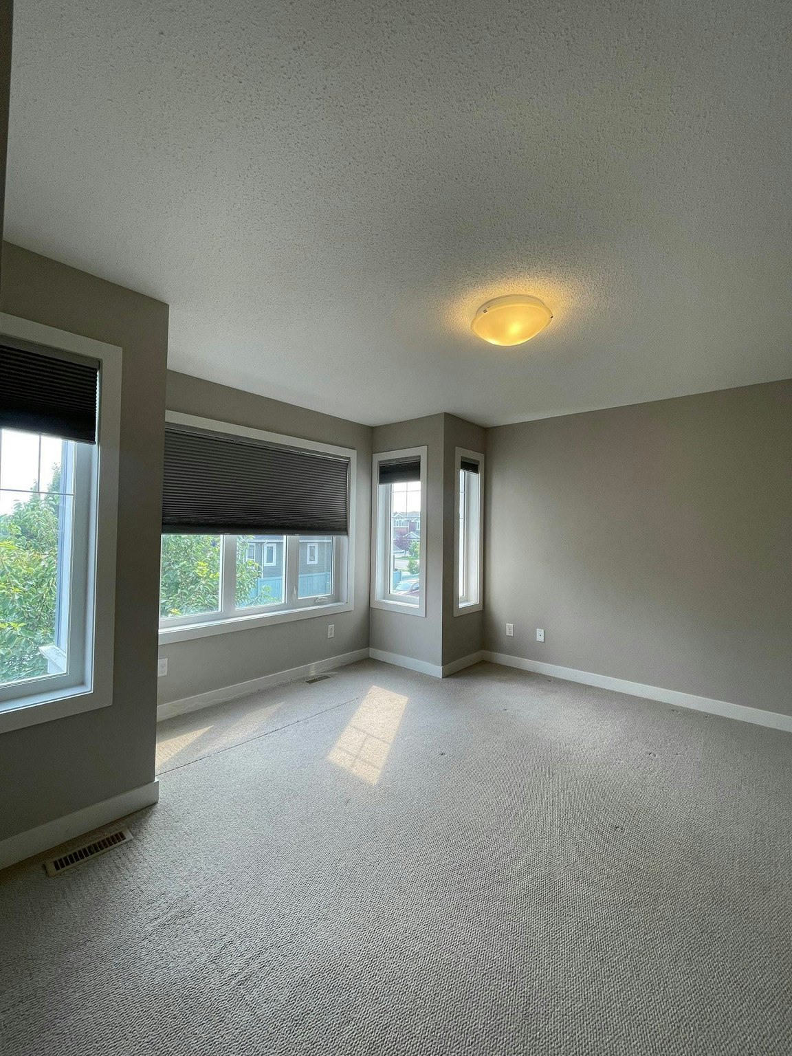 16724 15 Avenue Southwest, Edmonton, AB, T6W 3C4 - 3