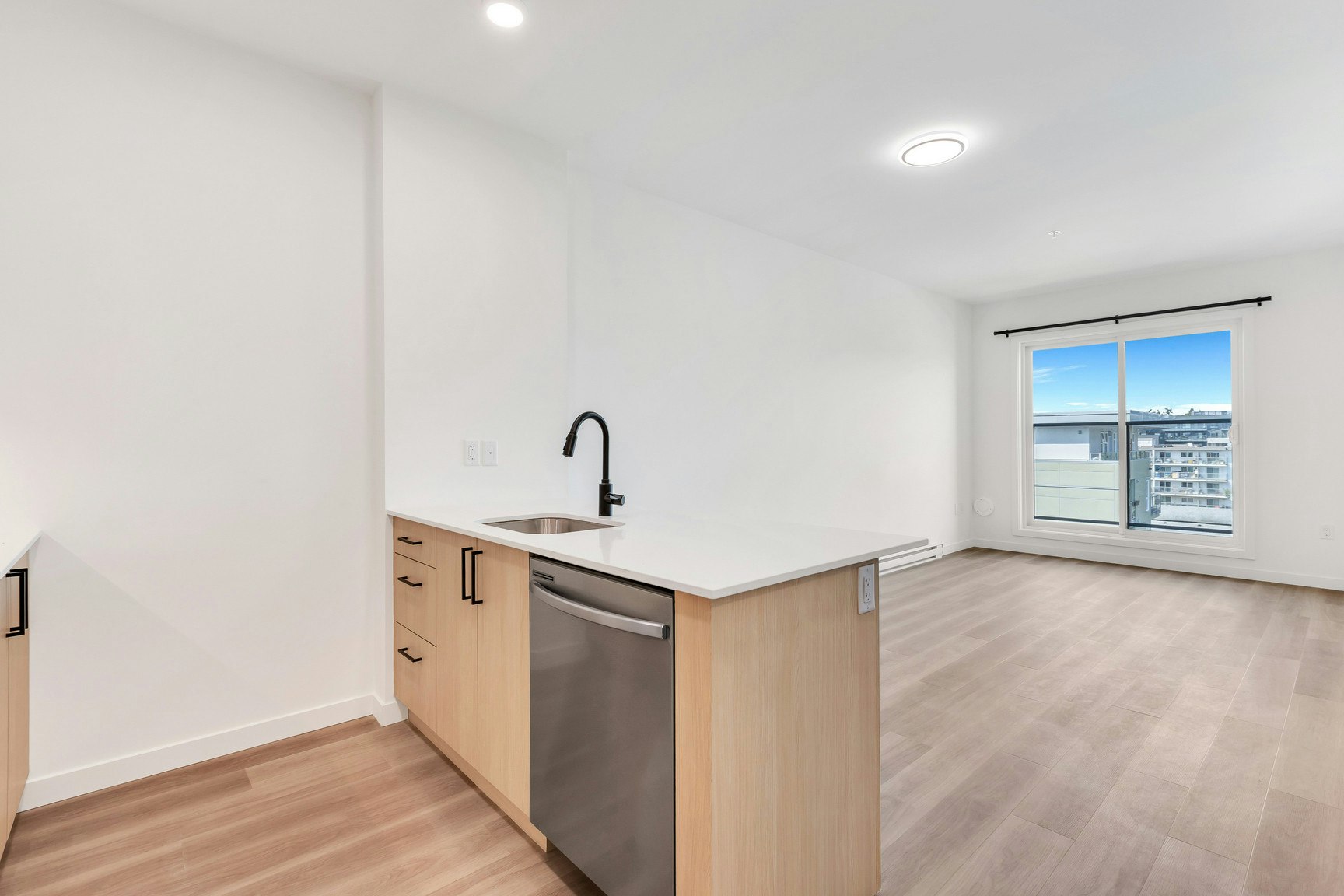 829 Old Esquimalt Road, Esquimalt, BC, V9A 4W9 - 8