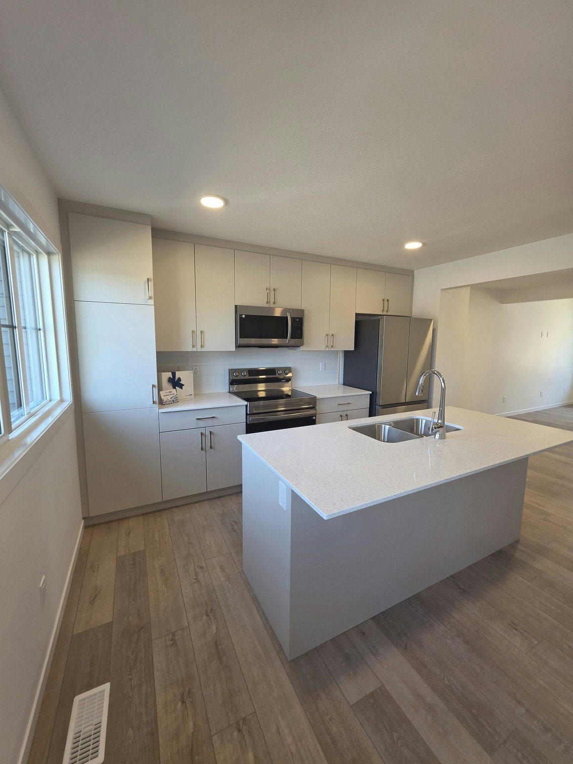 3705 141 Street Southwest, Edmonton, AB, T6W 5Y1 - 6