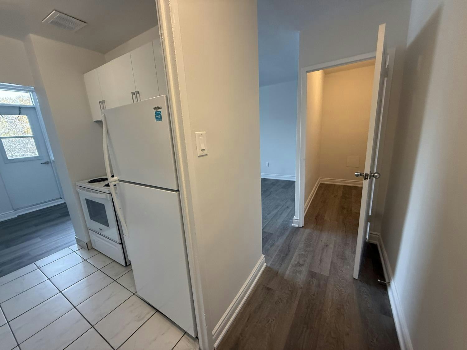 101-3125 Queen Frederica Drive, Mississauga, ON, L4Y 3A6