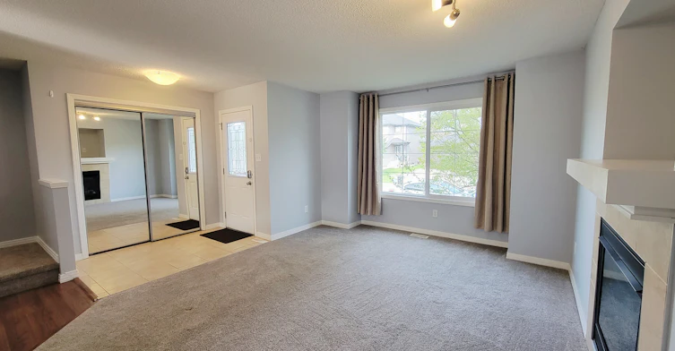 1044 177 Street Southwest, Edmonton, AB, T6W 1Z9 - 2