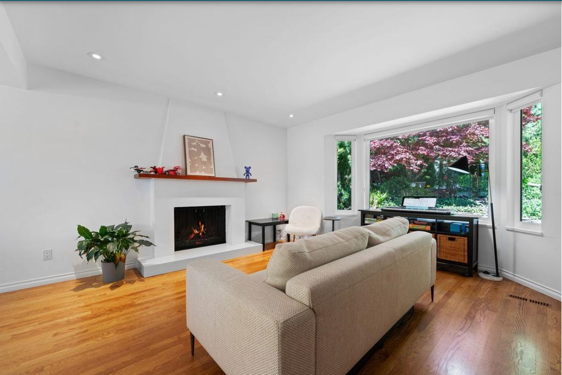 707 East Braemar Road, North Vancouver, BC, V7N 4G1 - 2