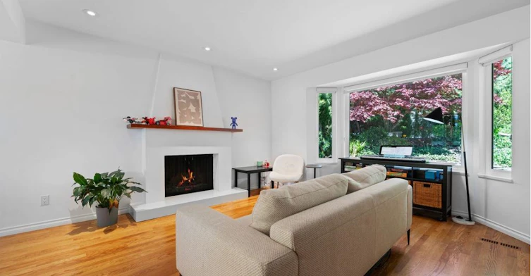 707 East Braemar Road, North Vancouver, BC, V7N 4G1 - 2