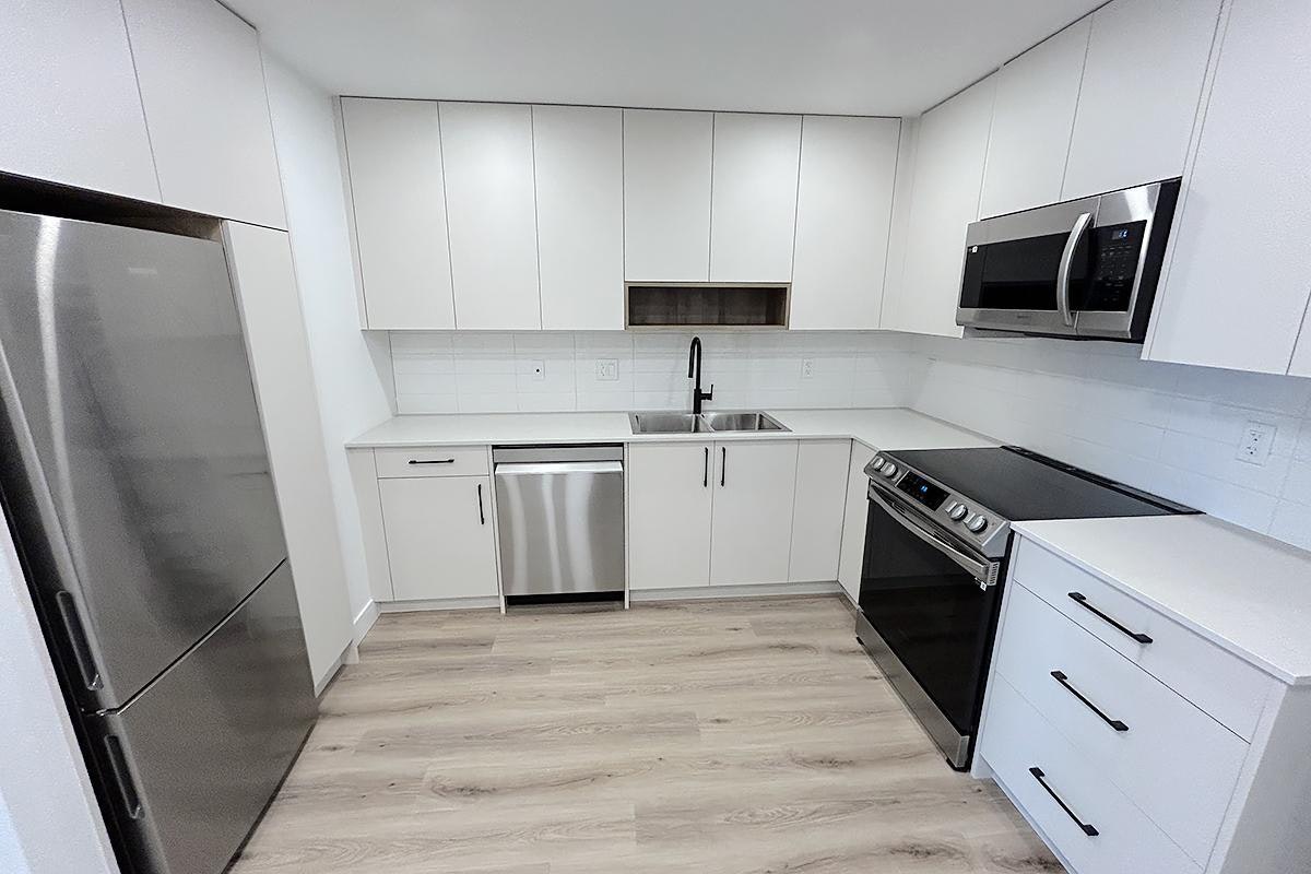 306-3068 Kingsway, Vancouver, BC, V5R 0L6 - 3