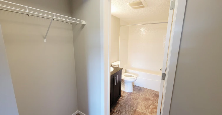 411-5370 Chappelle Road Southwest, Edmonton, AB, T6W 3L5 - 5